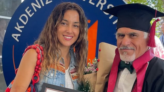 Cansu Tosun un dedesi 77 yaşında üniversiteden mezun oldu!